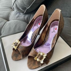 7.5 size brown heels